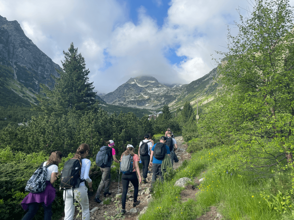 mountain-hike-group